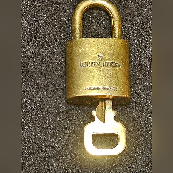 LOUIS VUITTON VINTAGE LOCK & KEY SET #310 - Picture 2 of 10